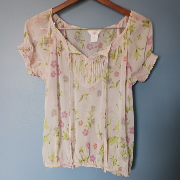 Flowy feminine sheer top - Picture 3 of 4